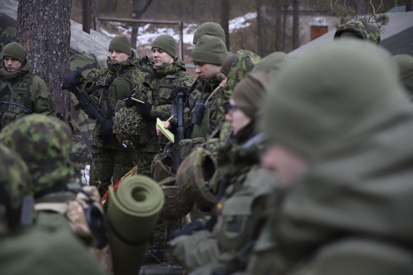 Karo akademijos kariūnai treniruojasi vadovauti gynybos operacijoms