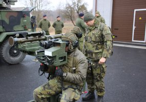 Oro gynybos batalionas pasirašė bendradarbiavimo sutartį su Čekijos kariuomenės 25-uoju oro... - 2