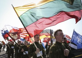 Aviacijos bazėje paminėti NATO 70-mečio susirinko beveik 9 tūkstančiai bėgikų - 1