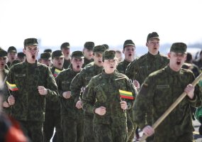 Aviacijos bazėje paminėti NATO 70-mečio susirinko beveik 9 tūkstančiai bėgikų - 4