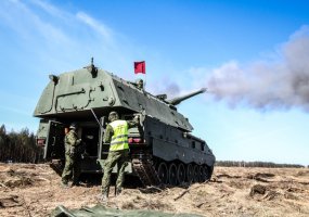 Atlikti pirmieji koviniai šūviai modernizuotomis Lietuvos kariuomenės artilerijos sistemomis PzH2000 - 5