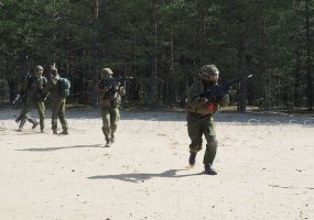 Karo akademijos kariūnai mokėsi planuoti ir vykdyti puolimo ir gynybos operacijas - 5