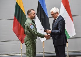 Vengrija perėmė vadovavimą NATO Baltijos oro policijos misijai Šiauliuose  - 3