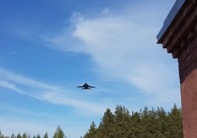 Oro atakos valdymo pratybose JAV naikintuvai bombardavo Lietuvos kariuomenės Specialiųjų... - 2