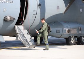 Lietuvos kariuomenės Karinių oro pajėgų orlaivis C-27J Spartan dalyvavo tarptautinėse pratybose... - 1