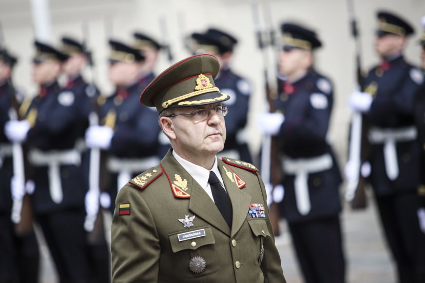 Generolas majoras Vitalijus Vaikšnoras išleistas į atsargą