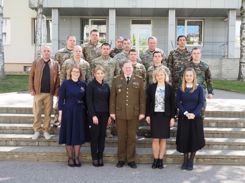 Lietuvos karo akademijoje baigimo pažymėjimai įteikti Tarptautinių anglų kalbos kursų klausytojams 
