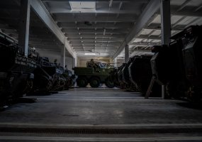 Į Lietuva atgabentos pirmosios pėstininkų kovos mašinos „Vilkas - 5