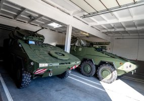 Į Lietuva atgabentos pirmosios pėstininkų kovos mašinos „Vilkas - 6