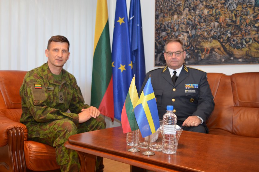 Gynybos štabe lankėsi Švedijos kariuomenės atstovai