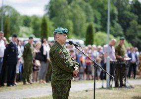 Kariuomenėje įkurtuvės:  brg. gen. M.  Pečiulionio  artilerijos batalionas įsikraustė į naujus... - 3