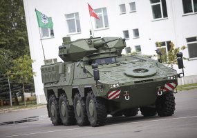 Lietuvai oficialiai  perduotos pirmosios pėstininkų kovos mašinos „Vilkas“ - 2