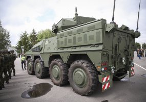 Lietuvai oficialiai  perduotos pirmosios pėstininkų kovos mašinos „Vilkas“ - 4