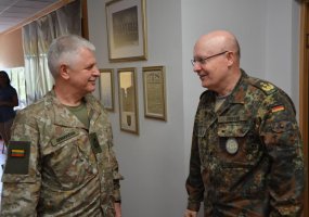 Lietuvos kariuomenės Mokymo ir doktrinų valdyboje Vokietijos kariuomenės Jungtinių pajėgų... - 1