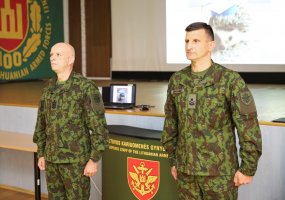 Gynybos štabo vyriausiasis puskarininkis išvyksta į naują tarnybos vietą užsienyje - 1