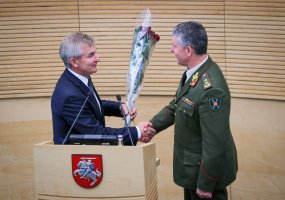 Seimas pritarė V. Rupšio skyrimui kariuomenės vadu - 4