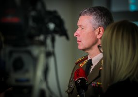 Seimas pritarė V. Rupšio skyrimui kariuomenės vadu - 6