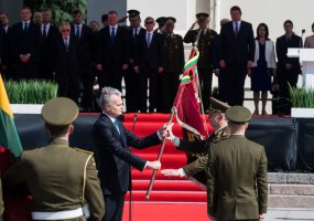 Flag of the Lithuanian Armed Forces passed on to Major General Valdemaras Rupšys - 6