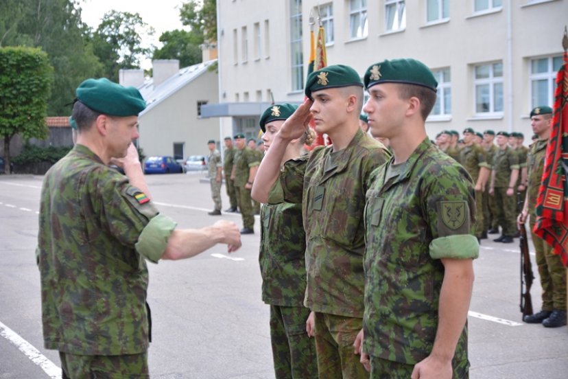 Karo akademijoje – šauktinių išleidimas į atsargą