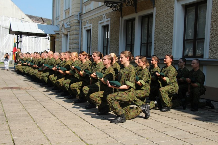 Aukštųjų mokyklų studentams bus suteiktas atsargos leitenanto laipsnis