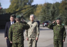 Lietuvos Respublikos Prezidentas Gitanas Nausėda aplankė karinius dalinius Rukloje  - 5