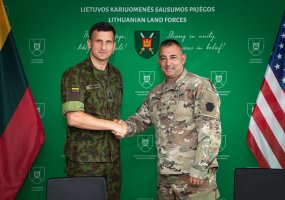 Pasirašyti Lietuvos kariuomenės Sausumos pajėgų ir JAV Pensilvanijos nacionalinės gvardijos... - 1