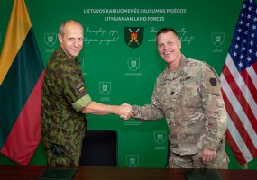 Pasirašyti Lietuvos kariuomenės Sausumos pajėgų ir JAV Pensilvanijos nacionalinės gvardijos... - 2