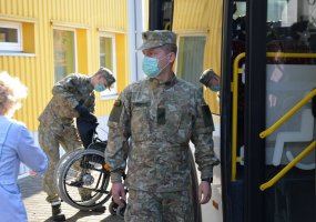 Alytuje aktyvuotos Taikos meto užduočių pajėgos - kariai vykdė gyventojų evakuaciją  - 4