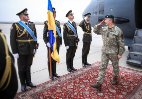 Lietuvos kariuomenės vadas lanko karius Ukrainoje - 1