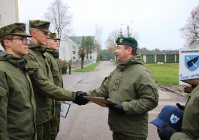 NPPKT kariai įveikė bazinį kario kursą - 4