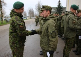 NPPKT kariai įveikė bazinį kario kursą - 3