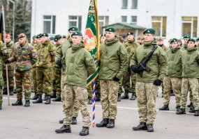 Flag of the Mechanised Infantry Brigade Iron Wolf - in the hands of new commander  - 3