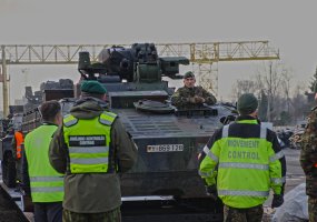 NATO priešakinių pajėgų bataliono specialistai treniravosi gabenti karines atsargas į Lietuvą - 2
