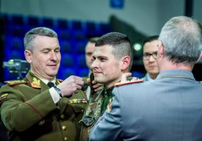 NATO kariai Jonavoje dovanojo kraują ir rinko lėšas labdarai - 3