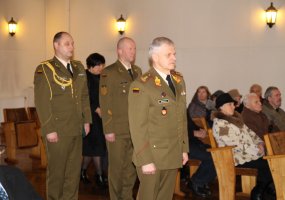 Lietuvos kariuomenės vadovybė ir kariai laidotuvėse pagerbė Lietuvos partizano atminimą - 2