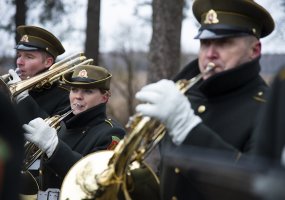 Lietuvos kariuomenės vadovybė ir kariai laidotuvėse pagerbė Lietuvos partizano atminimą - 3