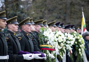 Lietuvos kariuomenės vadovybė ir kariai laidotuvėse pagerbė Lietuvos partizano atminimą - 5