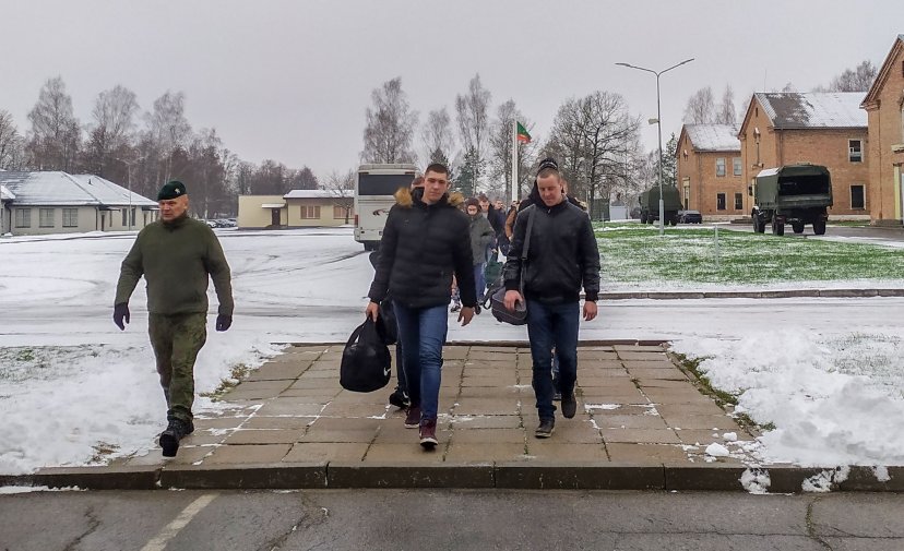 Daugiau kaip pusė tūkstančio Lietuvos piliečių pradeda tarnybą Lietuvos kariuomenėje