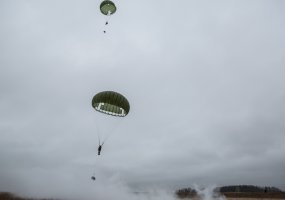Kario akimis: „Svajokite drąsiai – nuo bailiukės iki šuolio parašiutu“ - 1