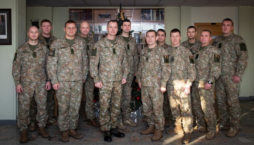 Apdovanoti iš mokomosios misijos Ukrainoje grįžę Lietuvos kariai 