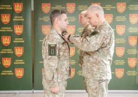 Gynybos štabe apdovanoti iš Irako grįžę Lietuvos kariai - 5