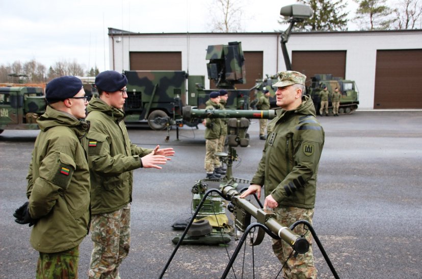 Kariuomenės vado dėmesys oro gynybai