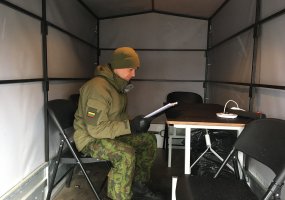 Lietuvos kariuomenėje taikomos viruso plitimo prevencijos priemonės, kariai padeda civilinėms... - 4