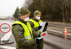 Dainavos apygardos 1-osios rinktinės savanoriai padeda Valstybės sienos apsaugos tarnybai - 6