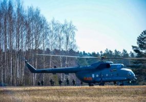 Lietuvos kariuomenė vykdo kovinį rengimą ir remia valstybines institucijas - 1