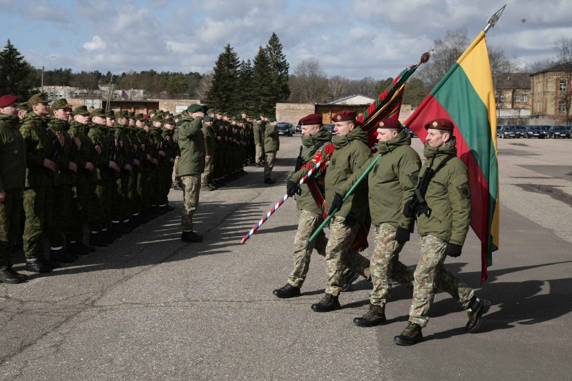 Alytuje kario savanorio kursą baigė 77-oji laida