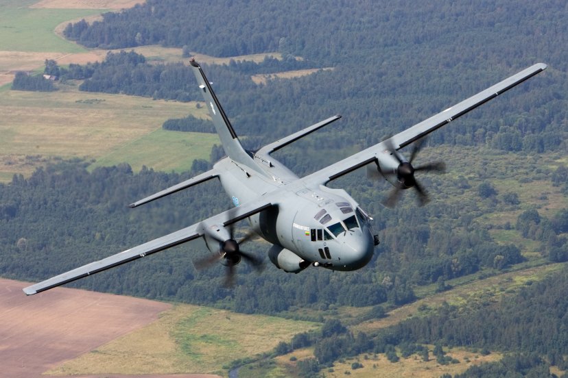 Karinių oro pajėgų orlaivis C-27J „Spartan“ gabeno kamienines ląsteles