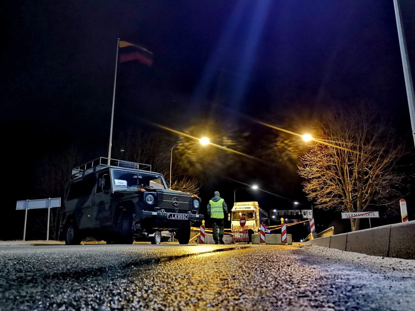 Vyčio apygardos 5-osios rinktinės kariai budi kartu su policininkais ir pasieniečiais