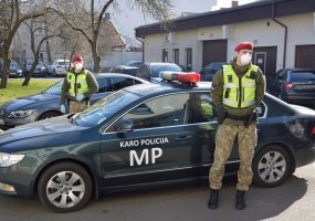 Lietuvos kariuomenės Karo policijos pareigūnai remia Lietuvos policiją patruliuodami... - 4