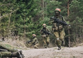 Inžinerijos bataliono šauktiniai „pasimatavo“ šarvuočio M113 vairuotojo kėdę - 1